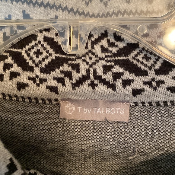 Talbots M blk/grey top.  It will fit a large, but tighter. - Picture 2 of 11